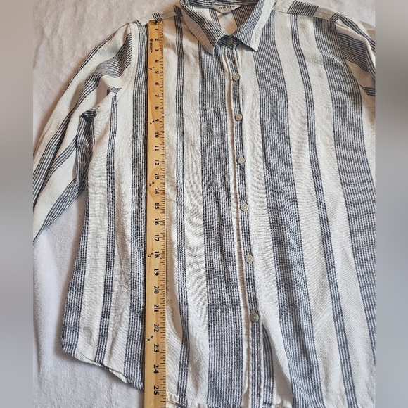 Orvis Linen/Rayon Blend Button Up Stripe Blouse. Size Large. - Picture 3 of 9